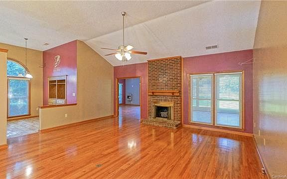 4th image of 108 Northampton Dr