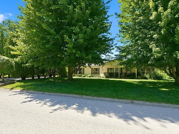 2nd image of 1495 E Dove Ln