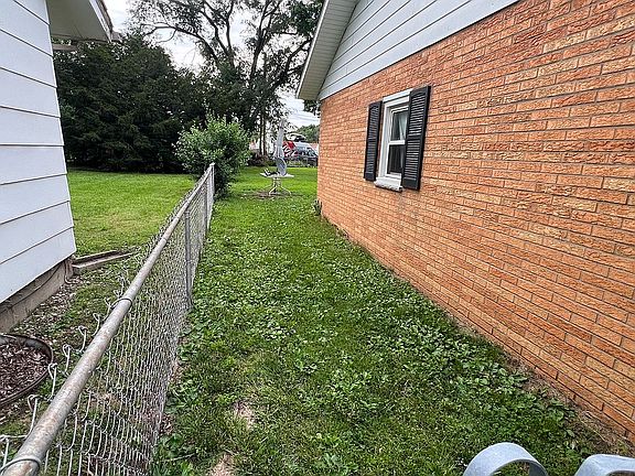 3rd image of 2631 E Lawrence Ave