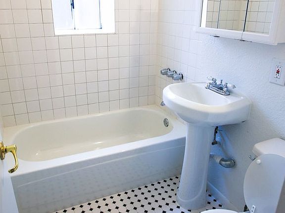 4th image of 1975 N Beachwood Dr APT 303
