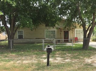 633 W Brazos St, Uvalde, TX 78801