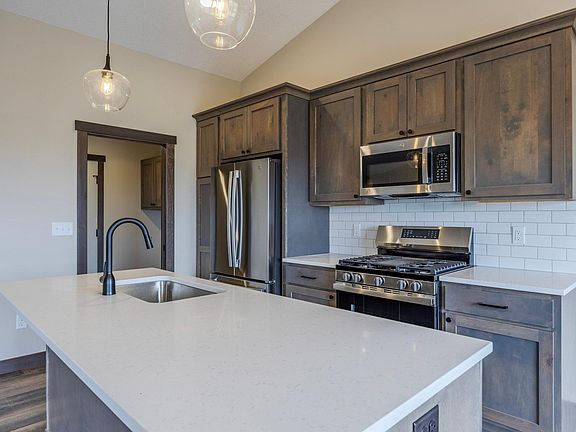 5th image of 419 Coyote Way