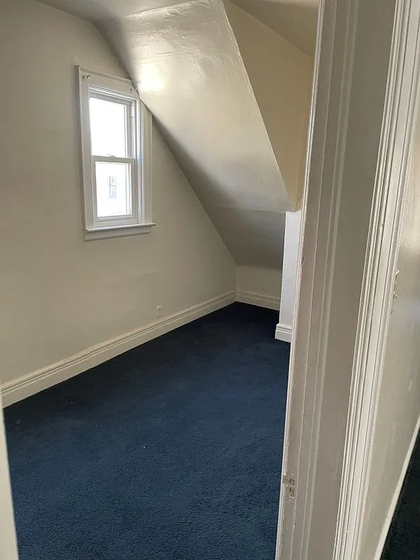 3 bed, 1.0 bath, 1200 sqft, $1,450 — Photo 3