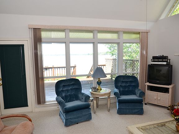 Living-open water views
