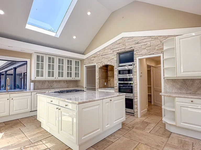 14402 Donna Ln — Photo 6