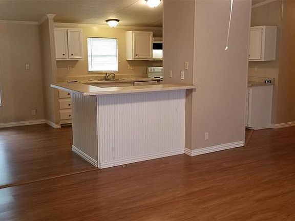 3rd image of 9610 Oak Hill Dr