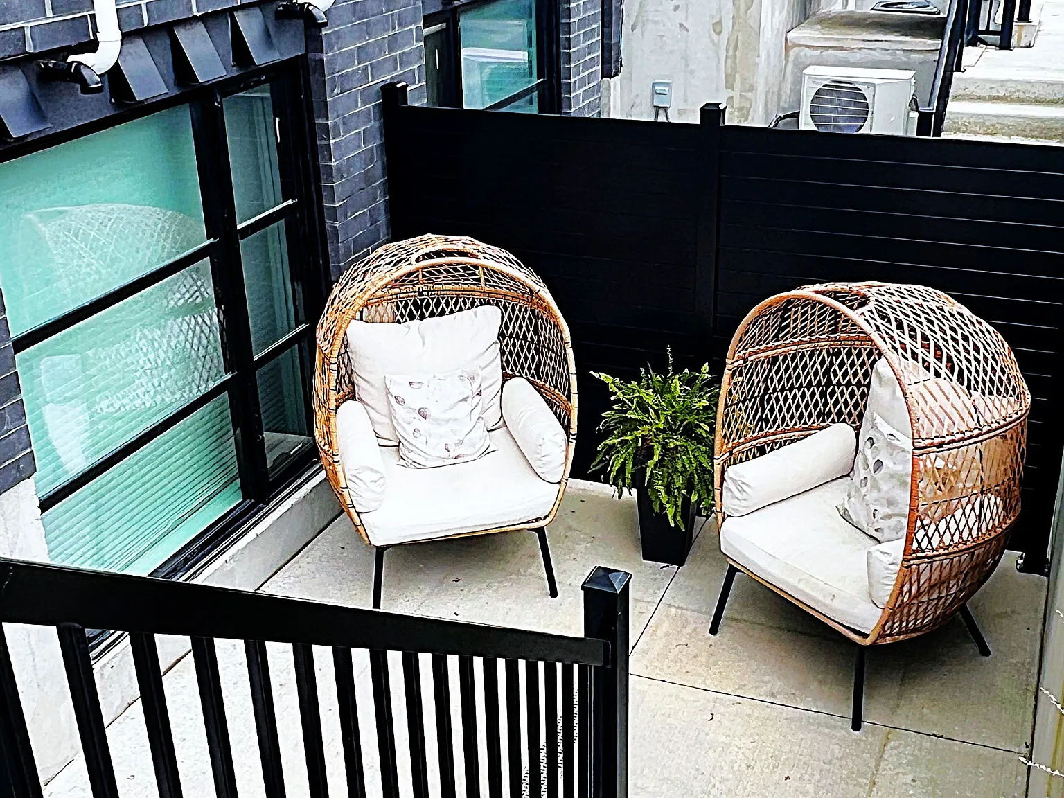 2 bed, $2,400 — Photo 2