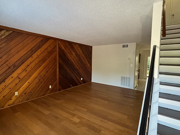 155 Turnwood Ln — Photo 4
