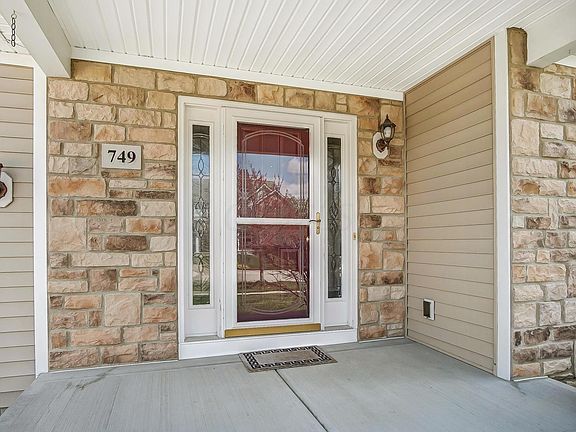 4th image of 749 Gallop Ln
