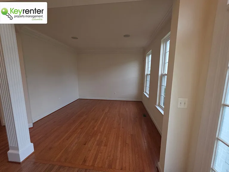 404 Tailor St — Photo 4