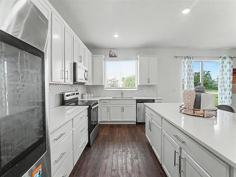 905 Overpool Ave — Photo 9