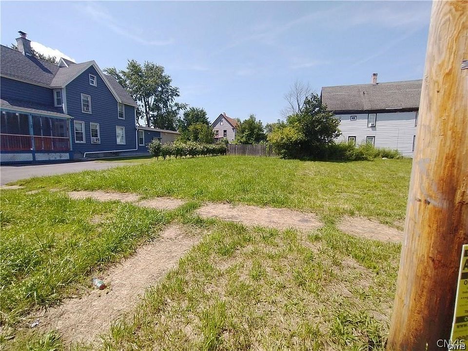 2nd image of 1302 Seymour Avenue