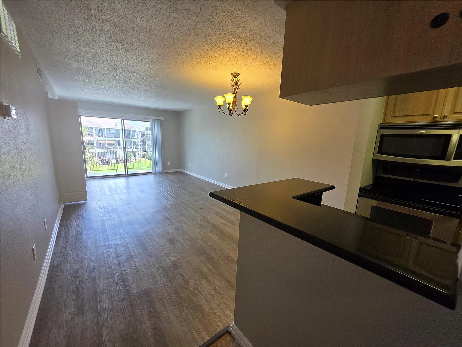 1 bed, 1.0 bath, 936 sqft, $1,795 — Photo 2