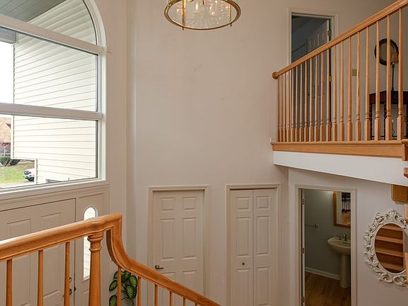 5th image of 15 Chelsea Dr