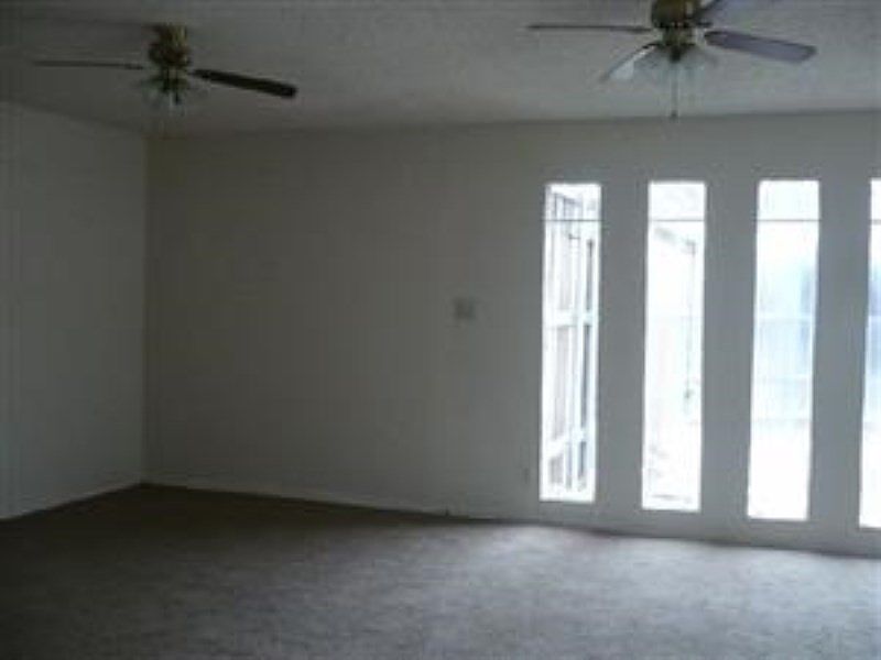 1st image of 1005 Manitoba Dr