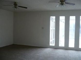1005 Manitoba Dr, Garland, TX 75040