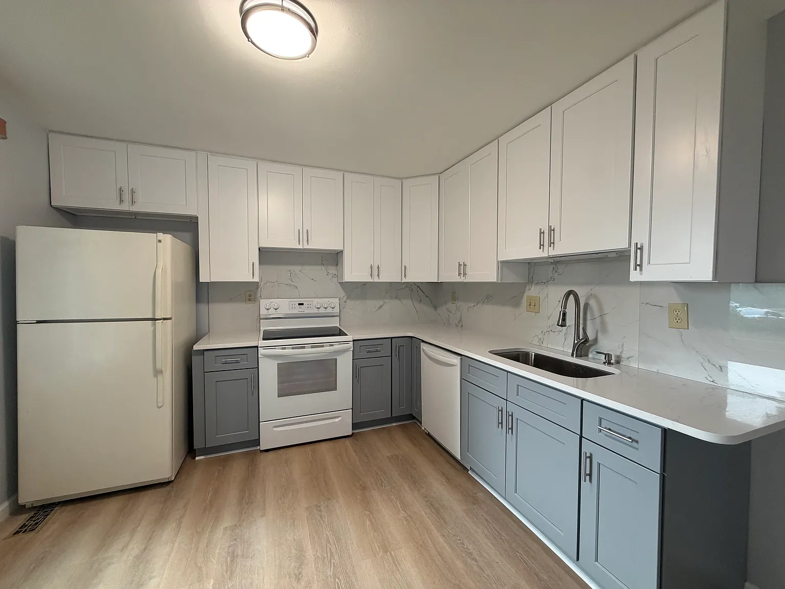 3 bed, 1.5 bath, 1540 sqft, $2,600 — Photo 3