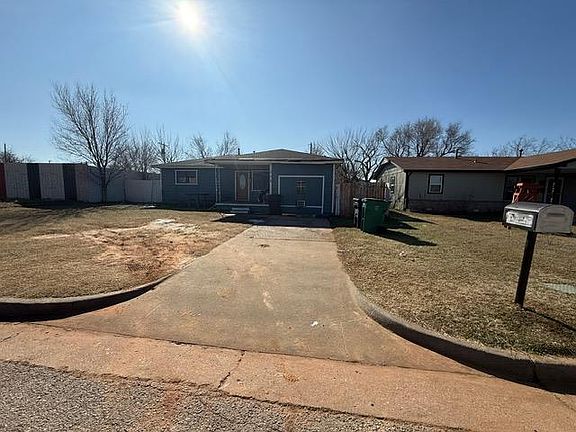 3rd image of 804 SE 60th Ter