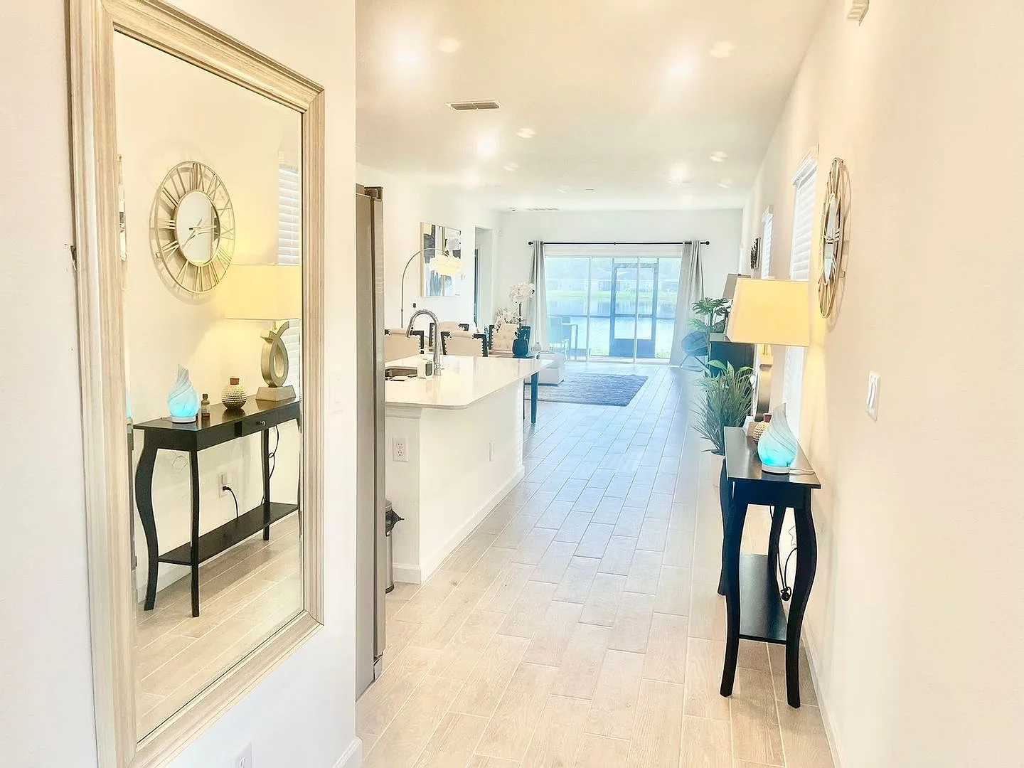 Eco-Luxury Lakeview house furnished or unfurnished with EA Tesla charging — Photo 4