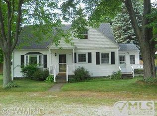 1178 W Hile Rd, Norton Shores, MI 49441