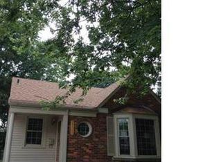 20718 Wendy Ln, Grosse Pointe Woods, MI 48236