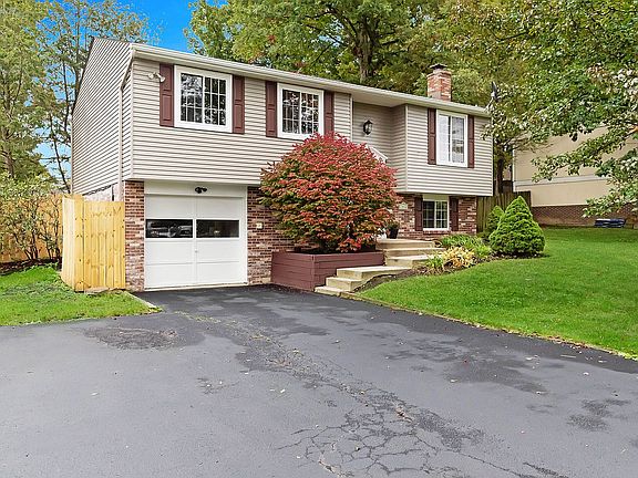 Large driveway, 4 cars!