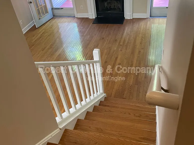 402 Cambridge Cmns — Photo 10