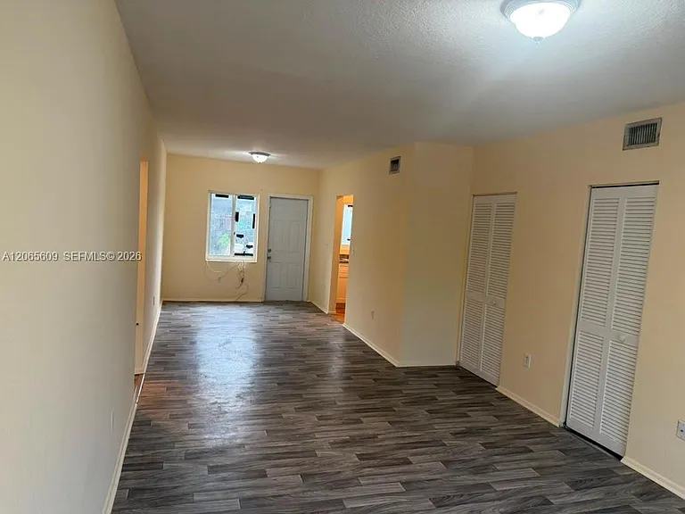 8453 NW 5th Ave #8453 — Photo 2