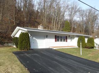 12 Woodbine Rd, Lewistown, PA 17044