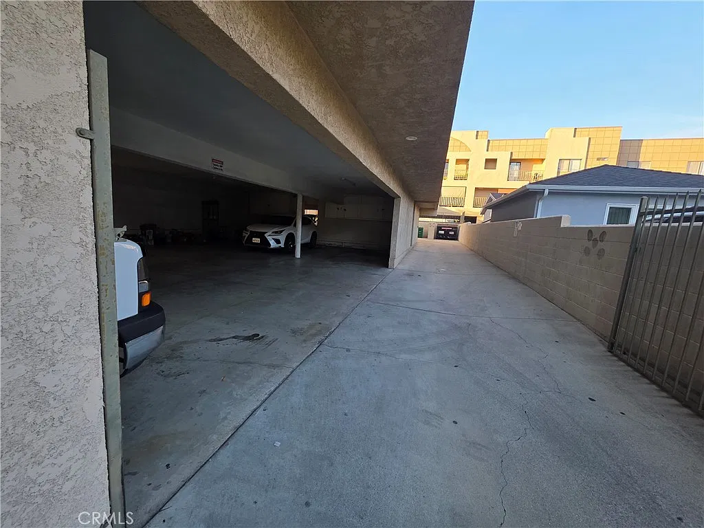 2 bed, 1.5 bath, 900 sqft, $2,700 — Photo 3