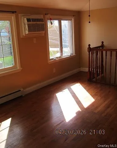3 bed, 2.0 bath, 900 sqft, $3,000 — Photo 3
