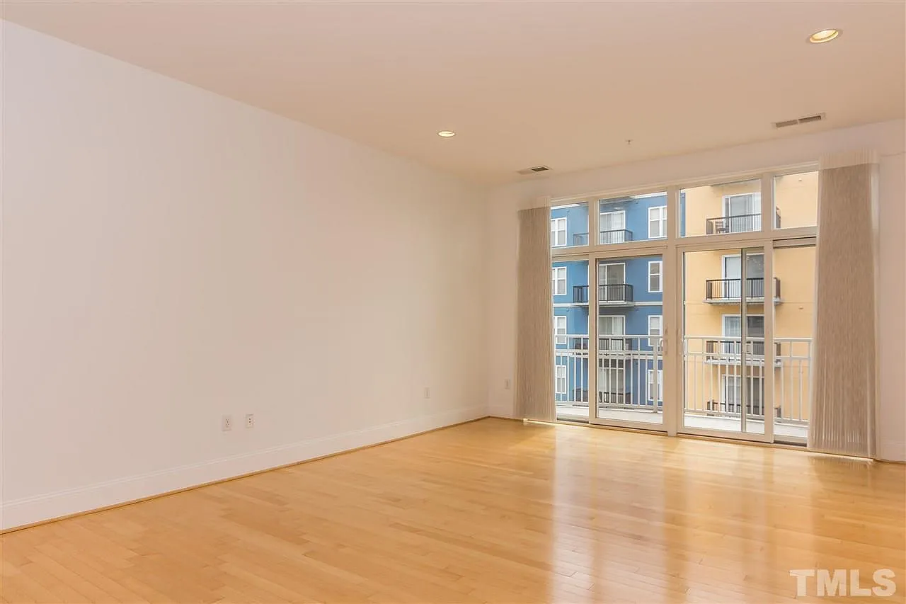 2 bed, 2.0 bath, 1387 sqft, $2,225 — Photo 2