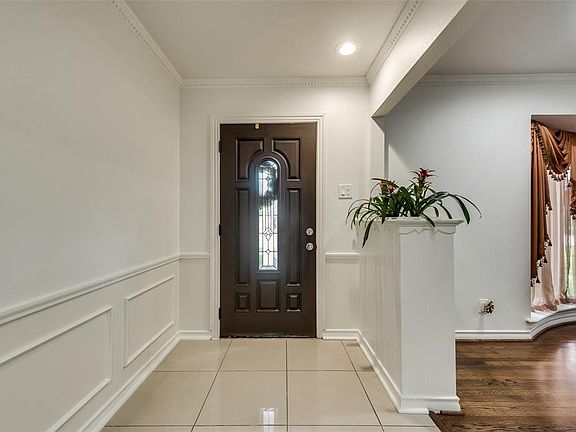 3rd image of 1013 Kingsbridge Dr