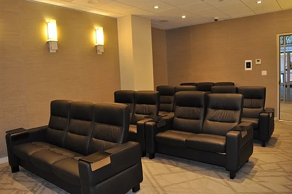 Rented by Red Apple Group | media 31