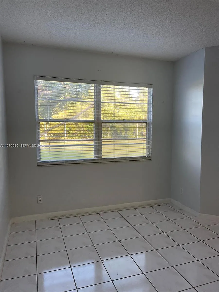 Building Photo - 1110 SW 125th Ave #202M
