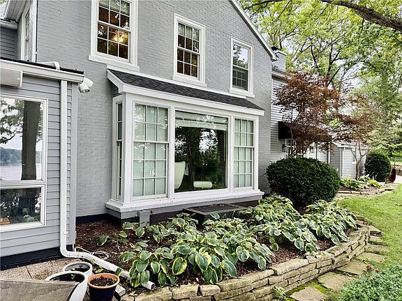 2nd image of 409 Southmoreland Pl