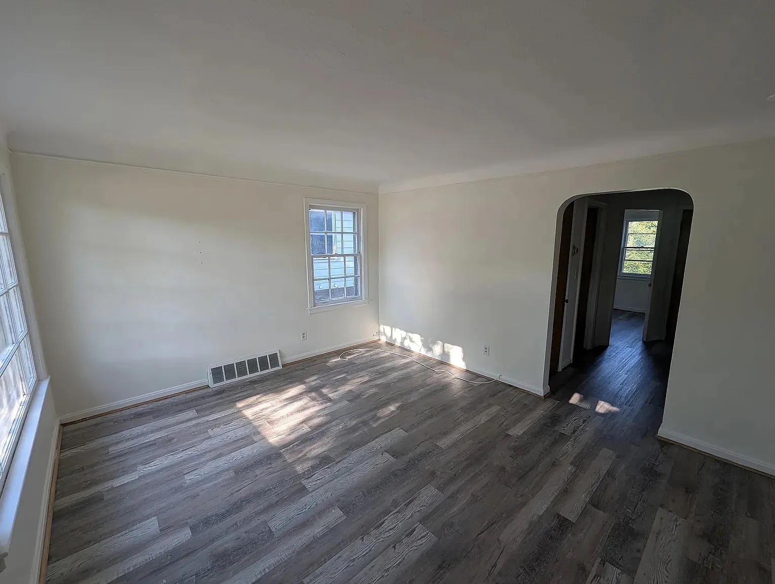 Beautiful 3 Bed / 2 Bath Bungalow In The Heart of Cleveland — Photo 3