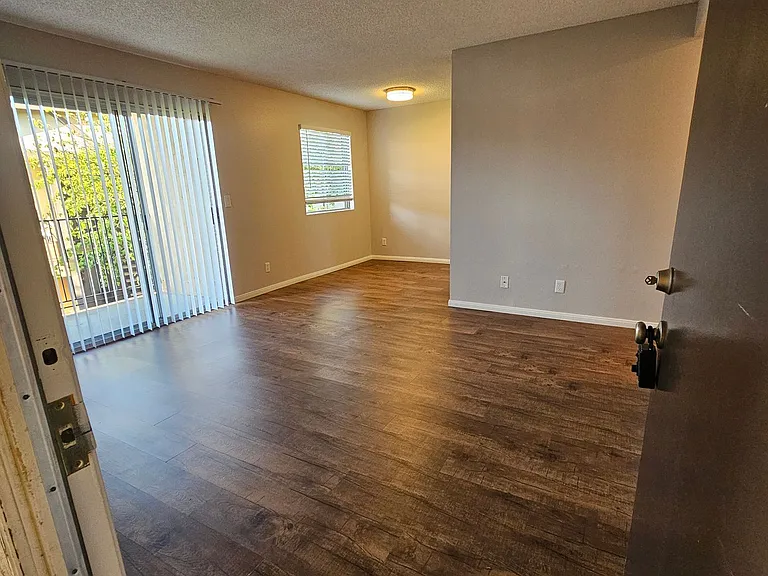 Del Mar Apartment Homes — Photo 12