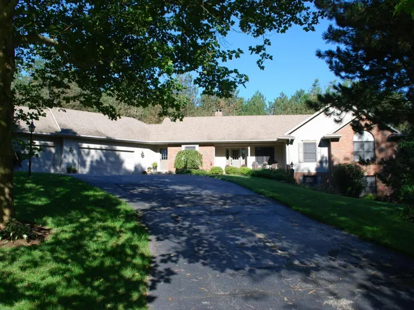 10330 E River Shore Dr SE, Alto, MI 49302