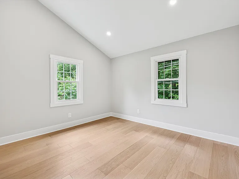 218 Biddulph Rd — Photo 50