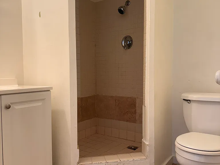 15 N Raymond Ave #12 — Photo 6