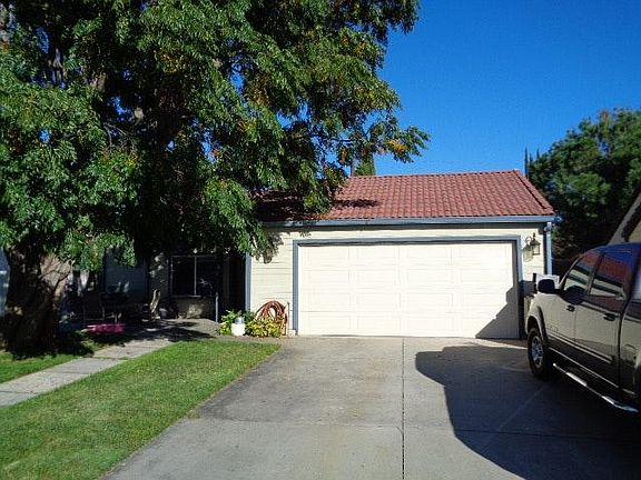 Front w/ 2 car insulated garage