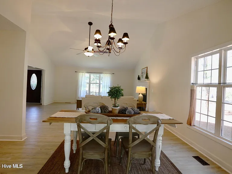 265 Longleaf Dr — Photo 13