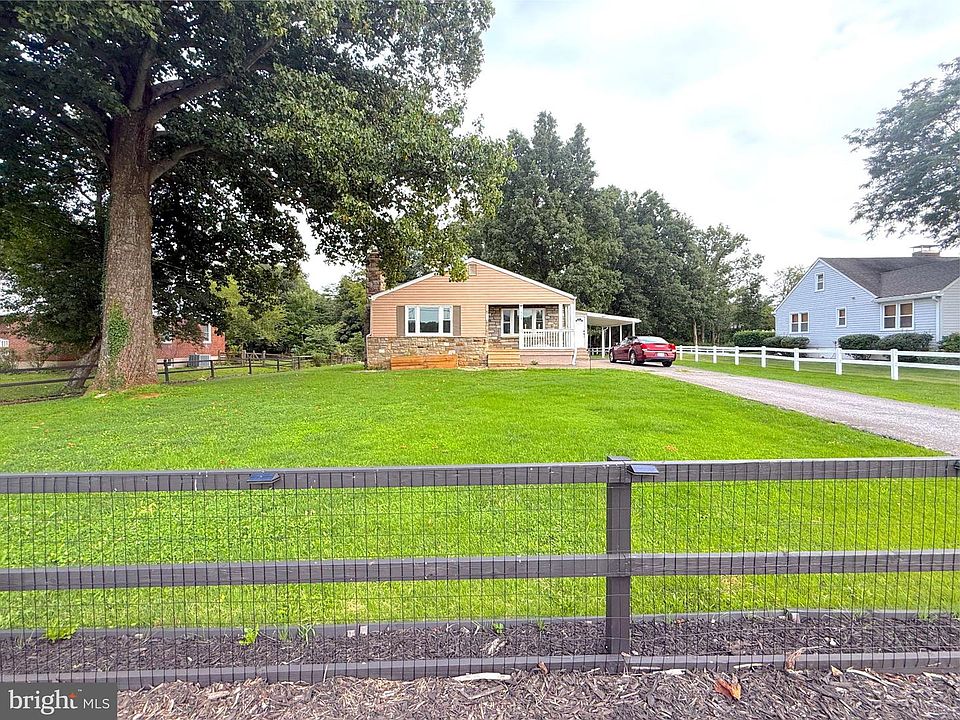 1st image of 909 Chromine Rd