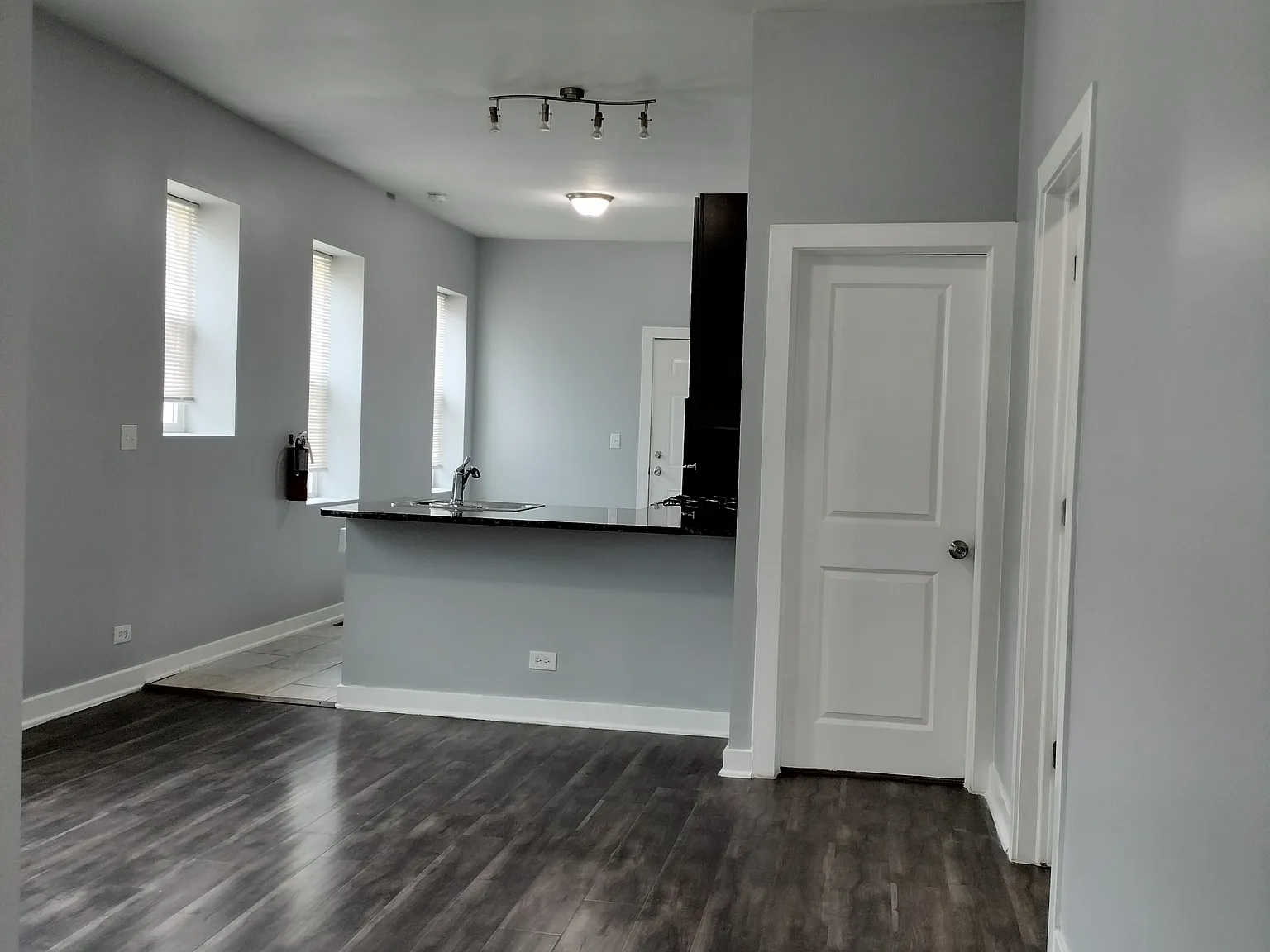 6501 South Justine Street - 1W — Photo 2