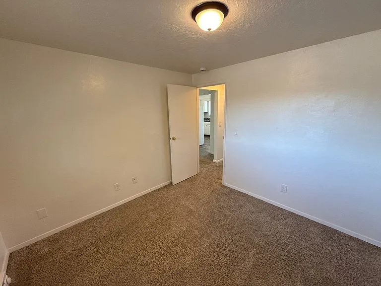 926 SE Uglow Ave #3 — Photo 12