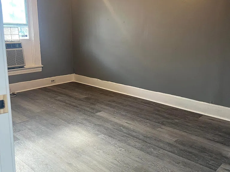 2509 Howard St — Photo 2