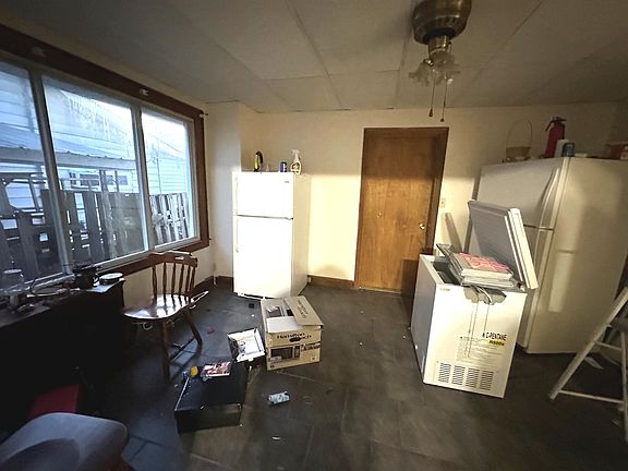 3rd image of 416 2nd Ave