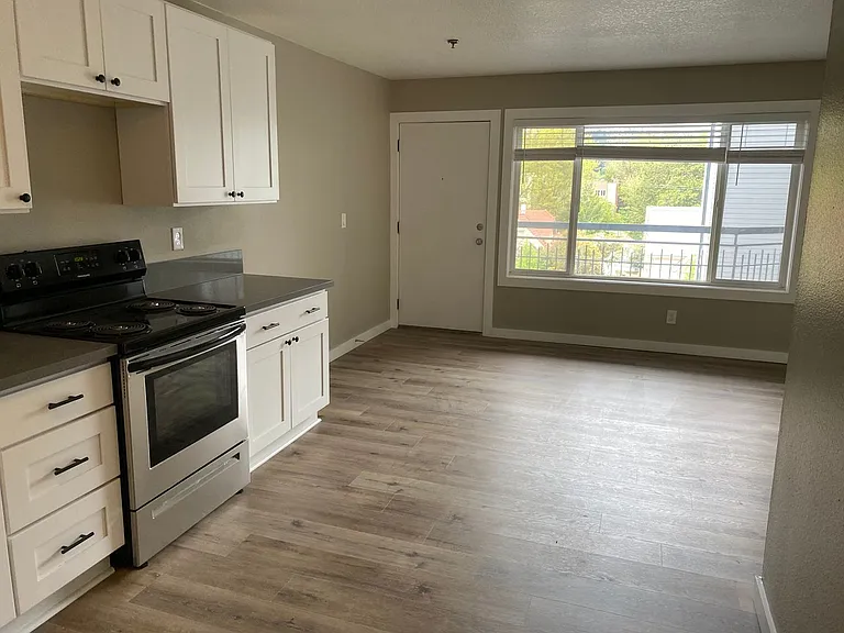 Park Hamlin - 2323 SE Harrison — Photo 10