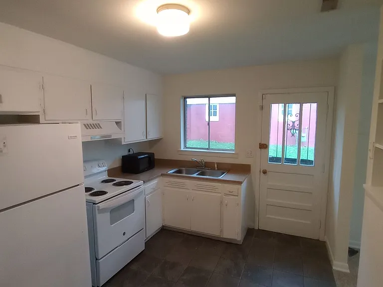 936 Fortwood St #A — Photo 7